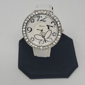 Geneva Butterfly Watch Women 45mm Crystals Silver Tone Band New Battery